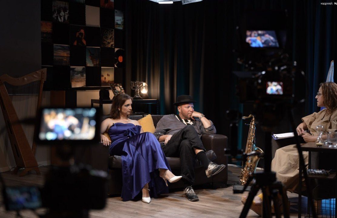 Filming a GalilTV episode, guests dressed for the evening