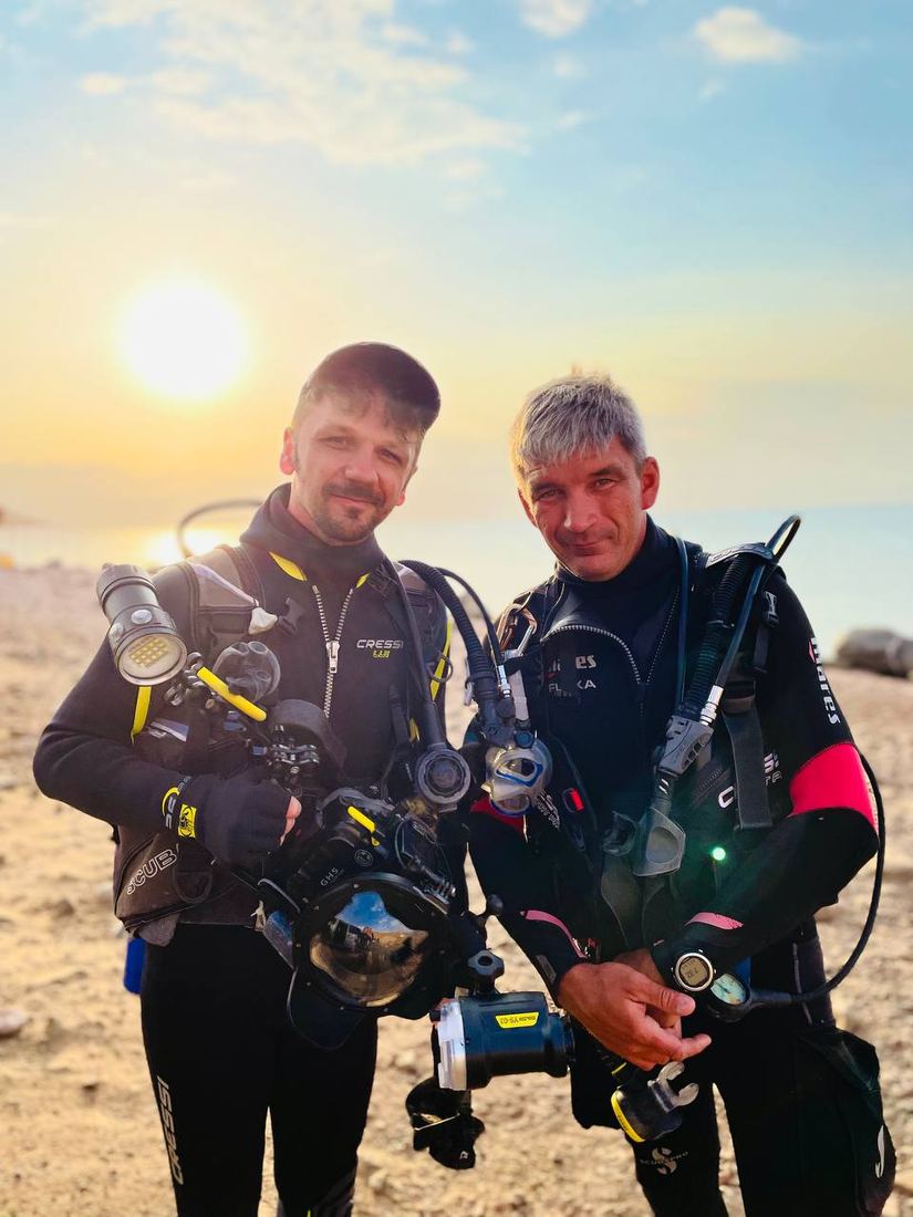 Underwater filming with a camera housing